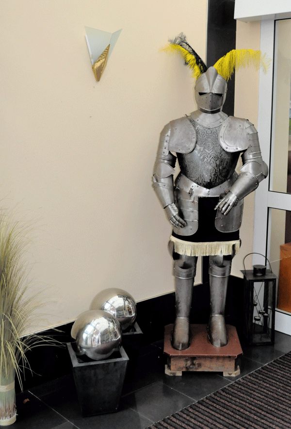 Eingangsbereich, Ritter